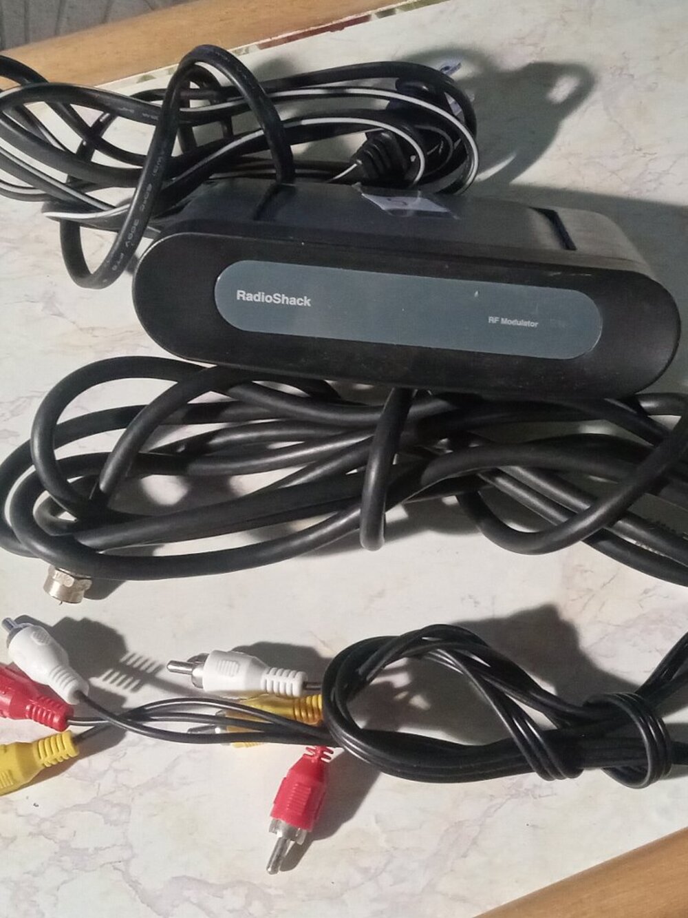 RF Modulator + AV + RF Cables TV Converter Radio Shack 15-2526 BUNDLE